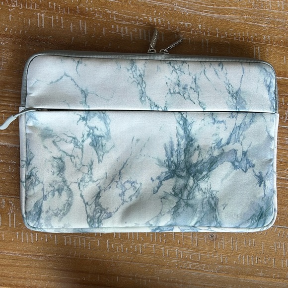 Laptop / IPad Electronics Foam Case - Picture 2 of 5